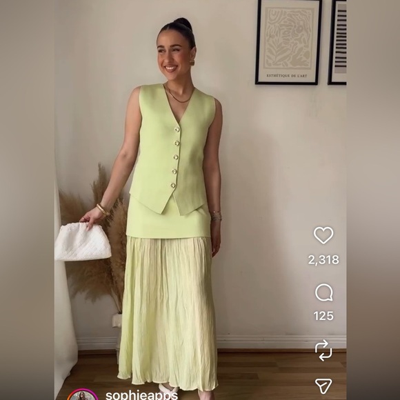 NWT ZARA 2pc 2025 collection vest + skirt S/M
🚨 FINAL PRICE NO OFFER ACCEPT - Picture 3 of 15